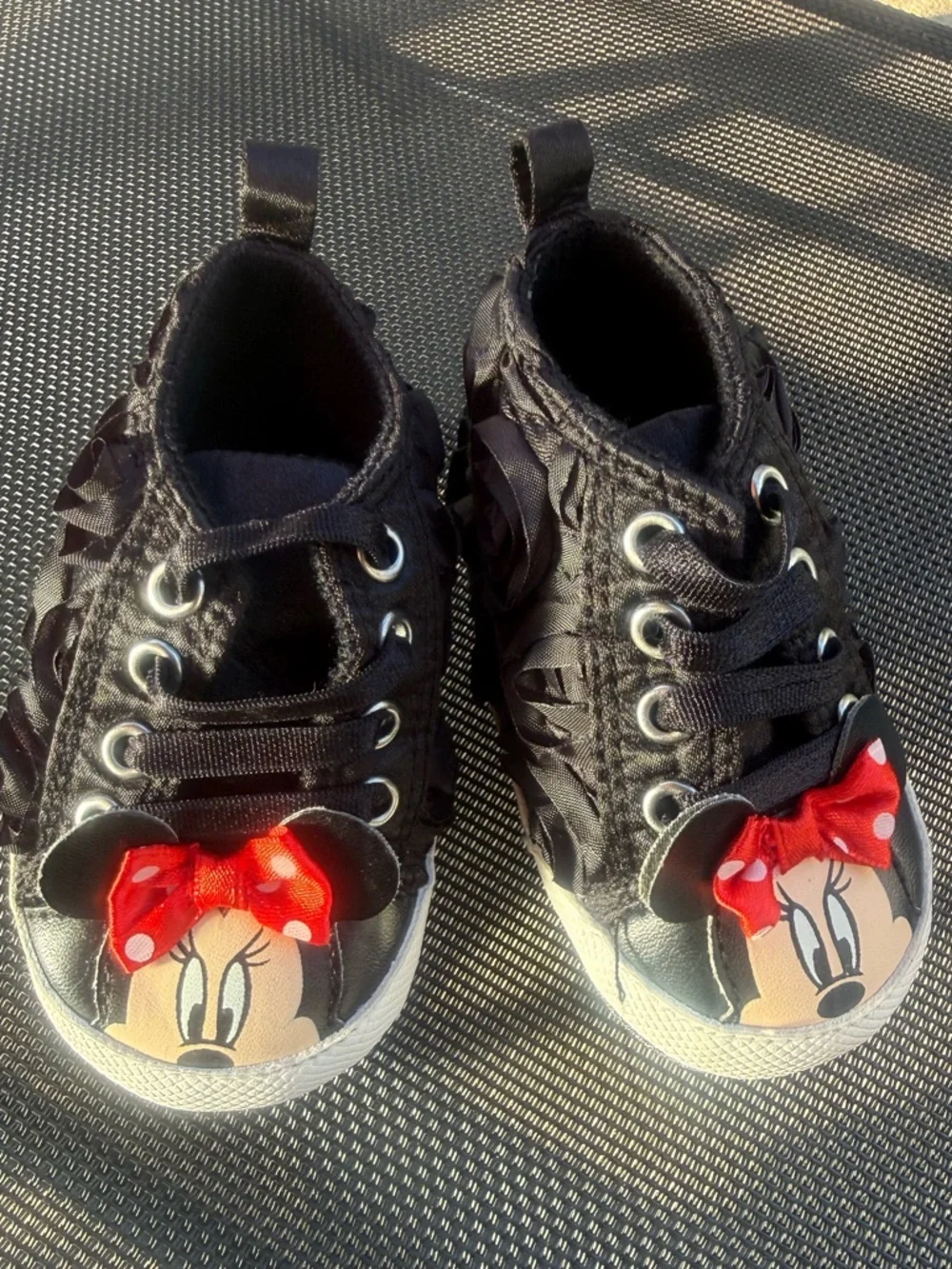 Disney Minnie Mouse Baby Soft Crib Shoes Hightop Sneakers Red Black Bow 6-9 mos
